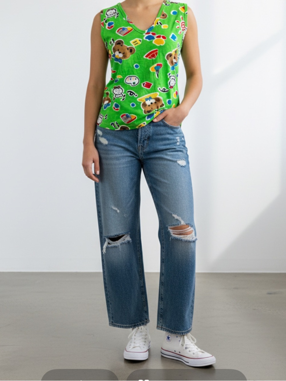 RIHAM-Green Bear Print V-Neck Tank Top
